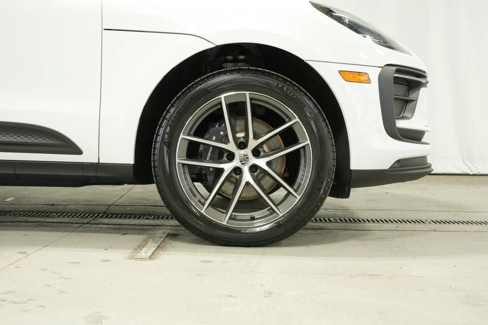 Certified 2026 Porsche Macan AWD/4WD image 41