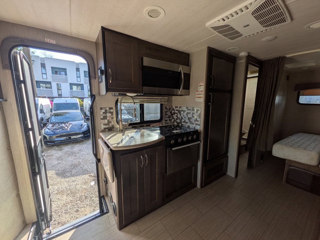 Used 2018 Ford E-350 and Econoline 350 Super Duty w/ Motorhome Prep Package RWD image 17