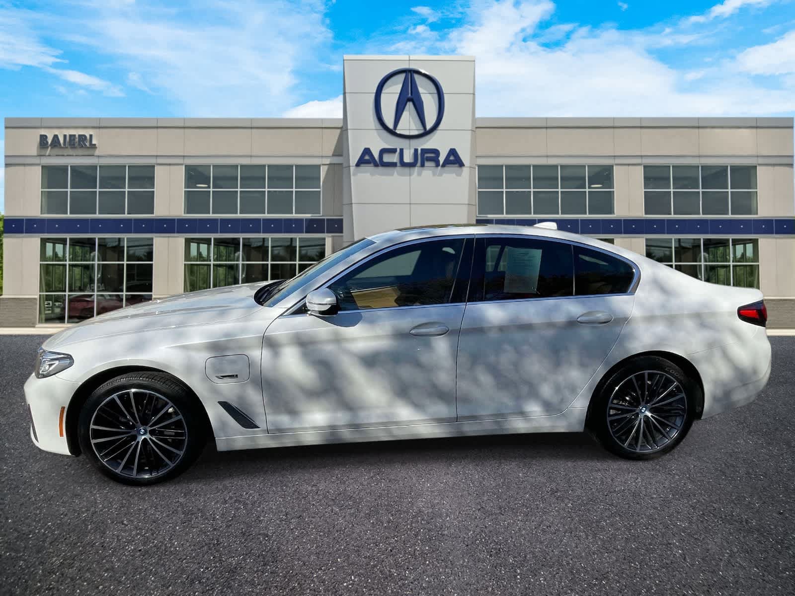 Used 2023 BMW 530e xDrive w/ Premium Package AWD/4WD image 2