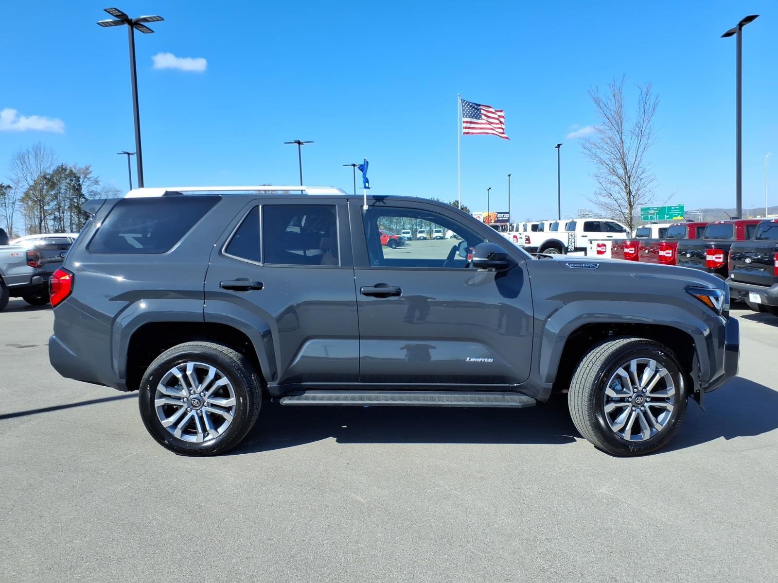 Used 2025 Toyota 4Runner Limited AWD/4WD image 2