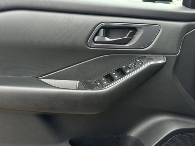 Used 2024 Nissan Rogue S AWD/4WD image 23