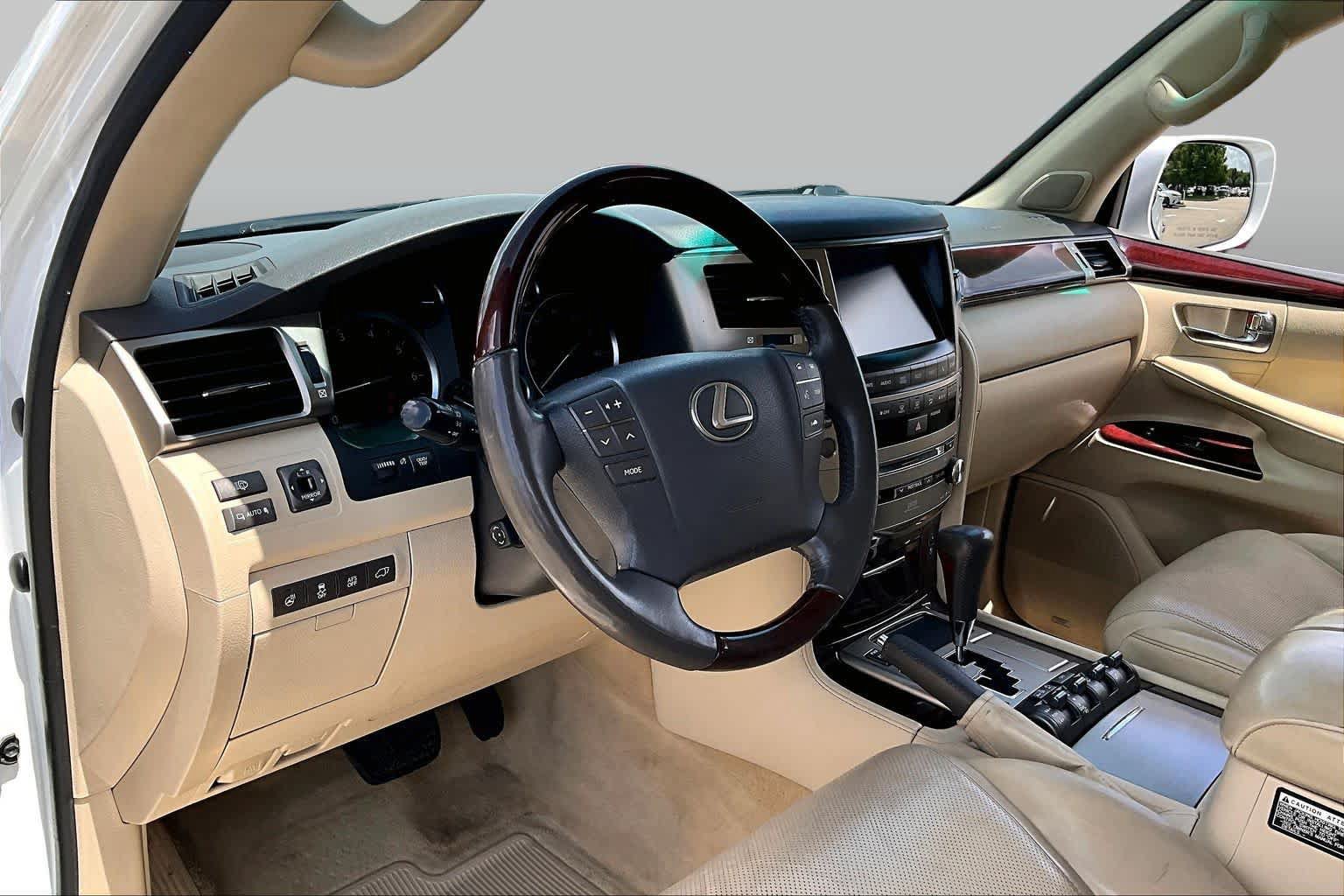 Used 2014 Lexus LX 570 4WD image 15