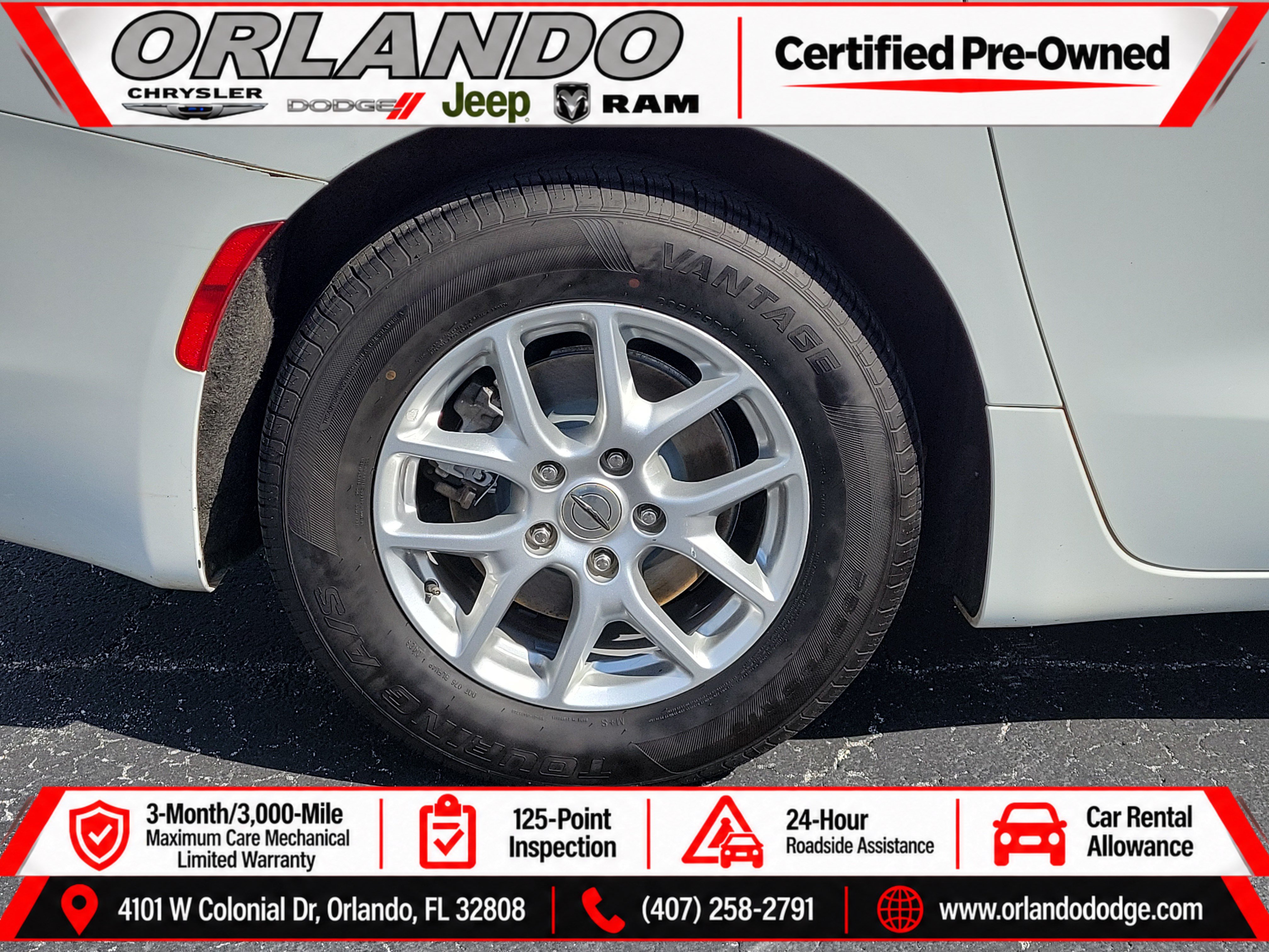 Used 2023 Chrysler Voyager LX FWD image 9