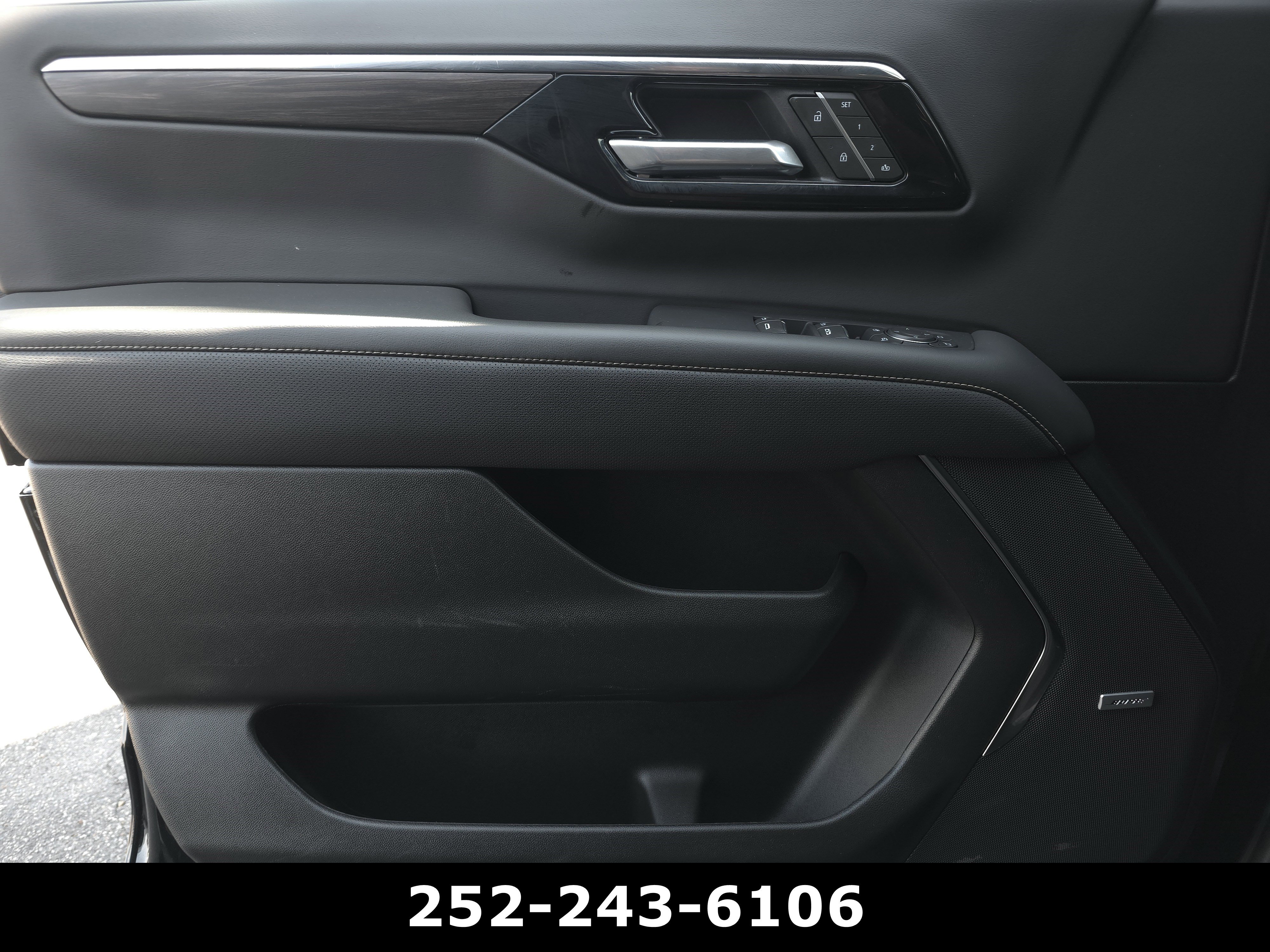Used 2025 Chevrolet Tahoe Premier RWD image 30
