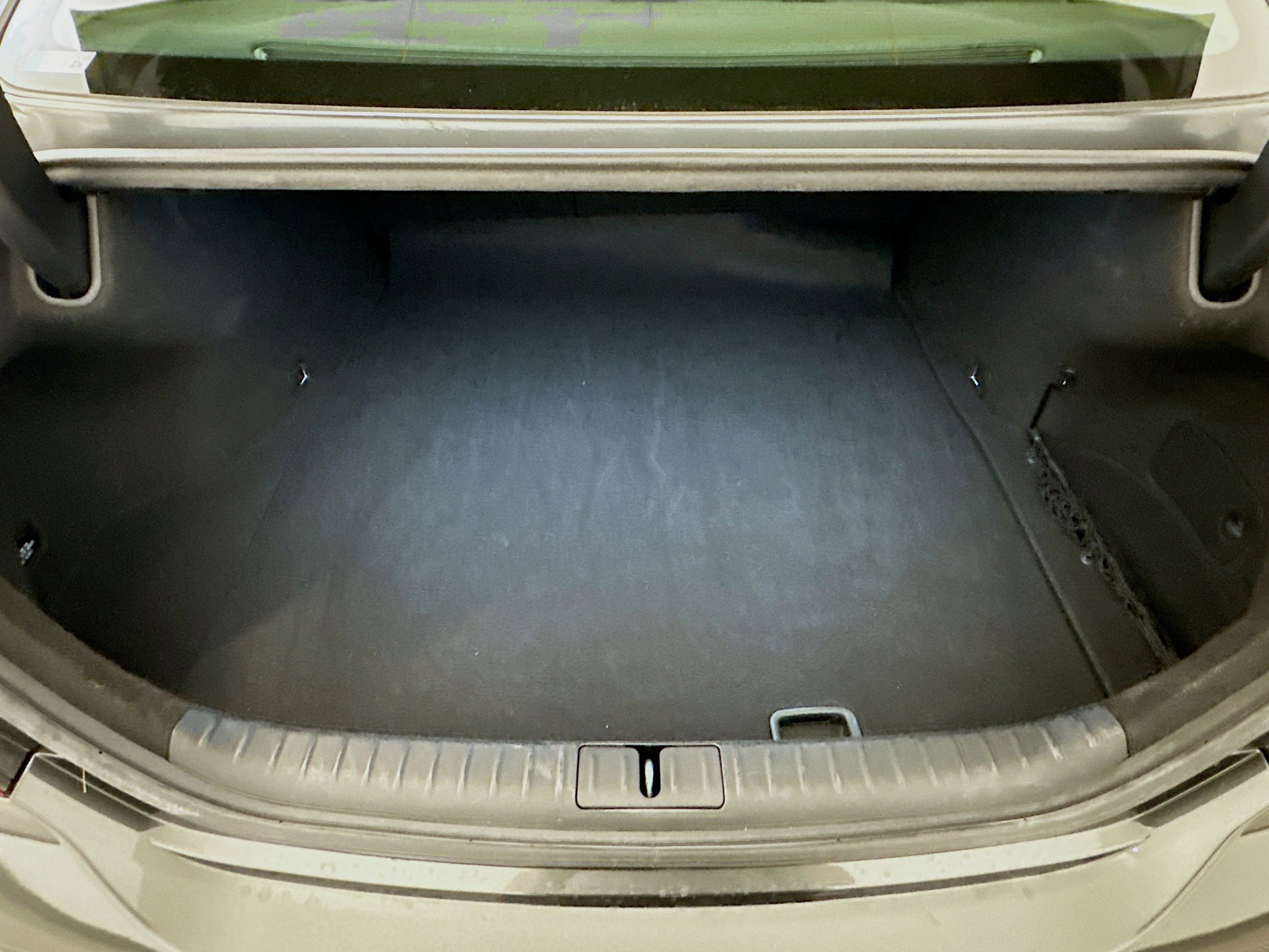 Used 2025 Genesis G70 2.5T image 30