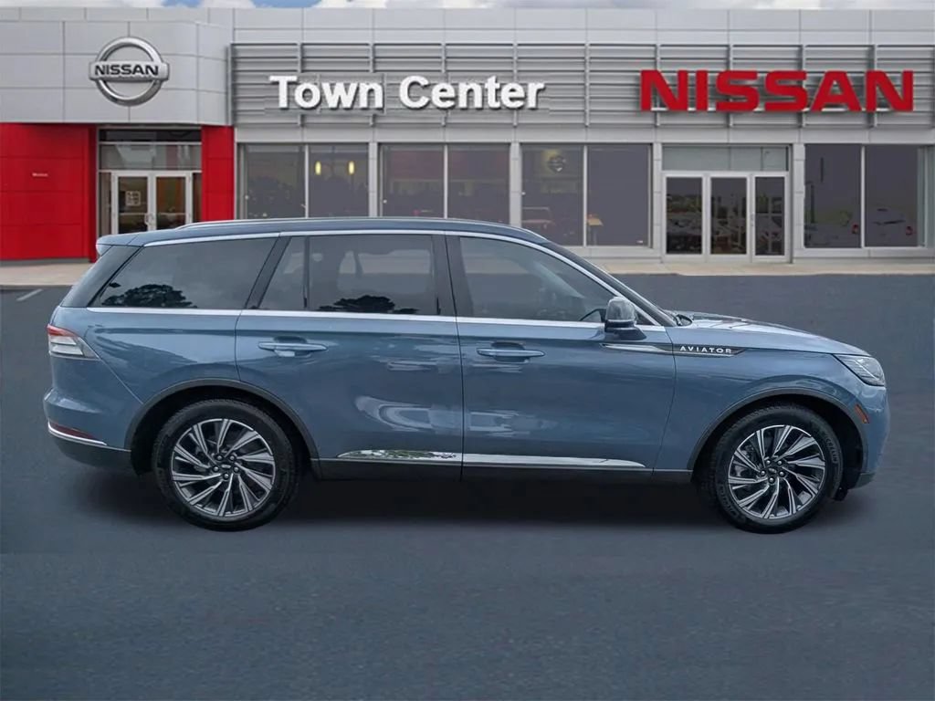 Used 2025 Lincoln Aviator 2WD image 8