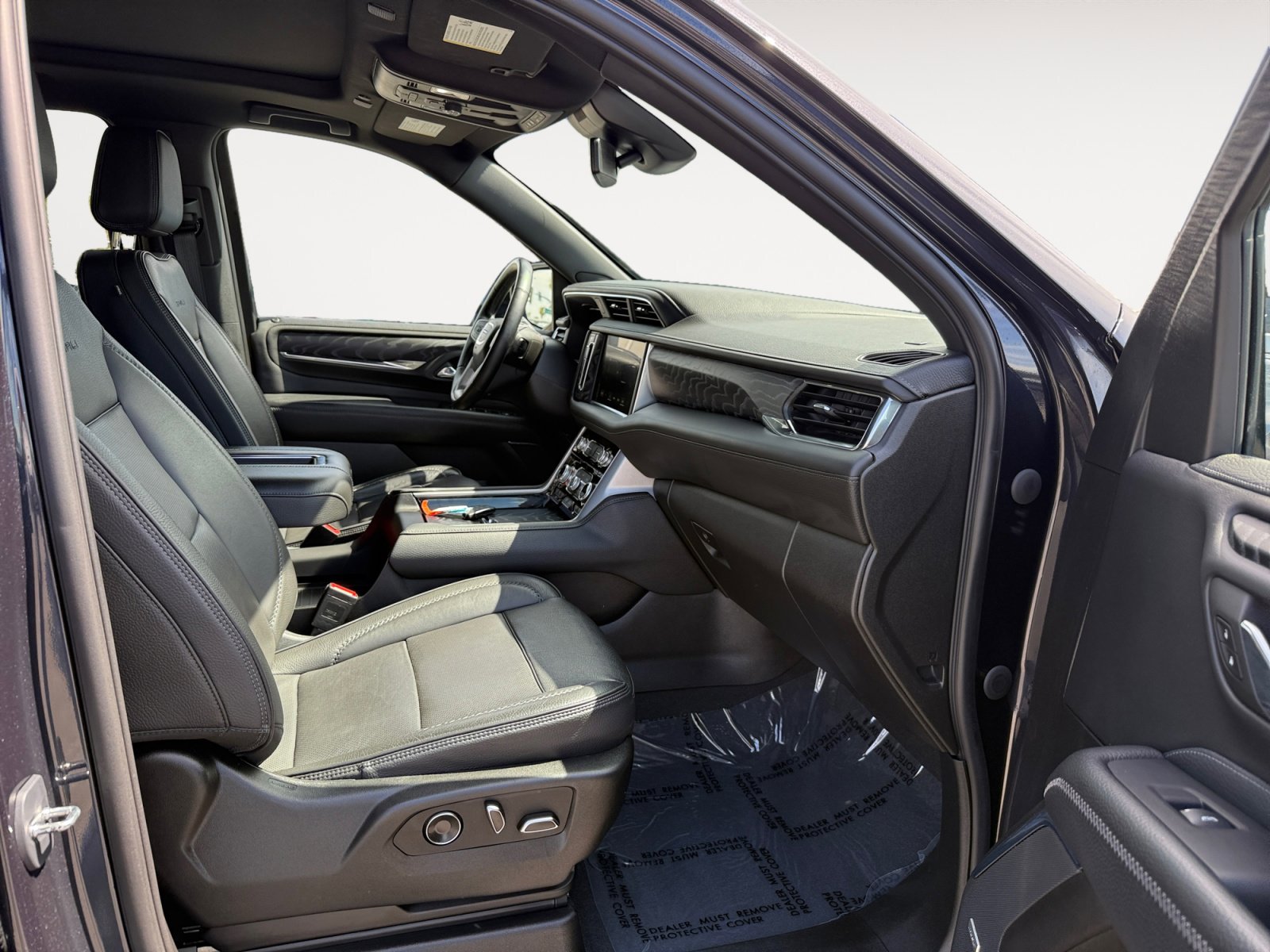 Used 2023 GMC Yukon XL Denali AWD/4WD image 19