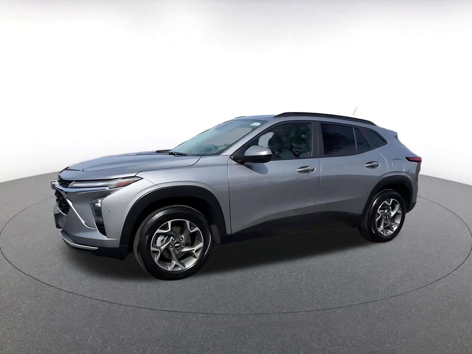 Used 2025 Chevrolet Trax LT w/ LT Convenience Package image 8