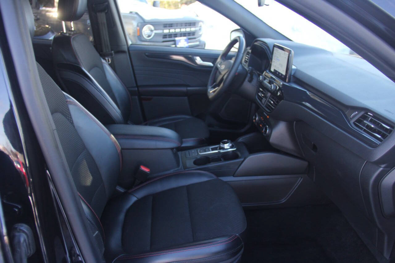 Certified 2025 Ford Escape ST-Line Select AWD/4WD image 26