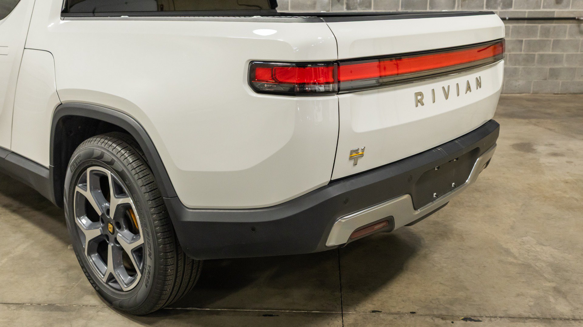 Used 2022 Rivian R1T Adventure AWD/4WD image 21