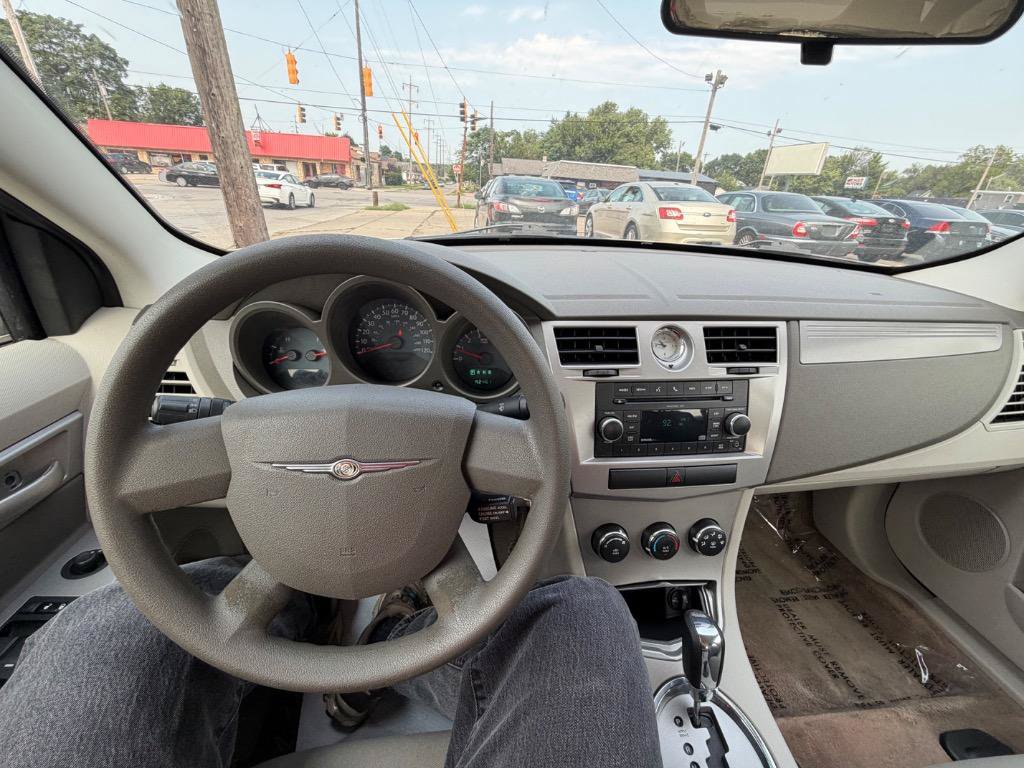Used 2010 Chrysler Sebring Touring FWD image 22