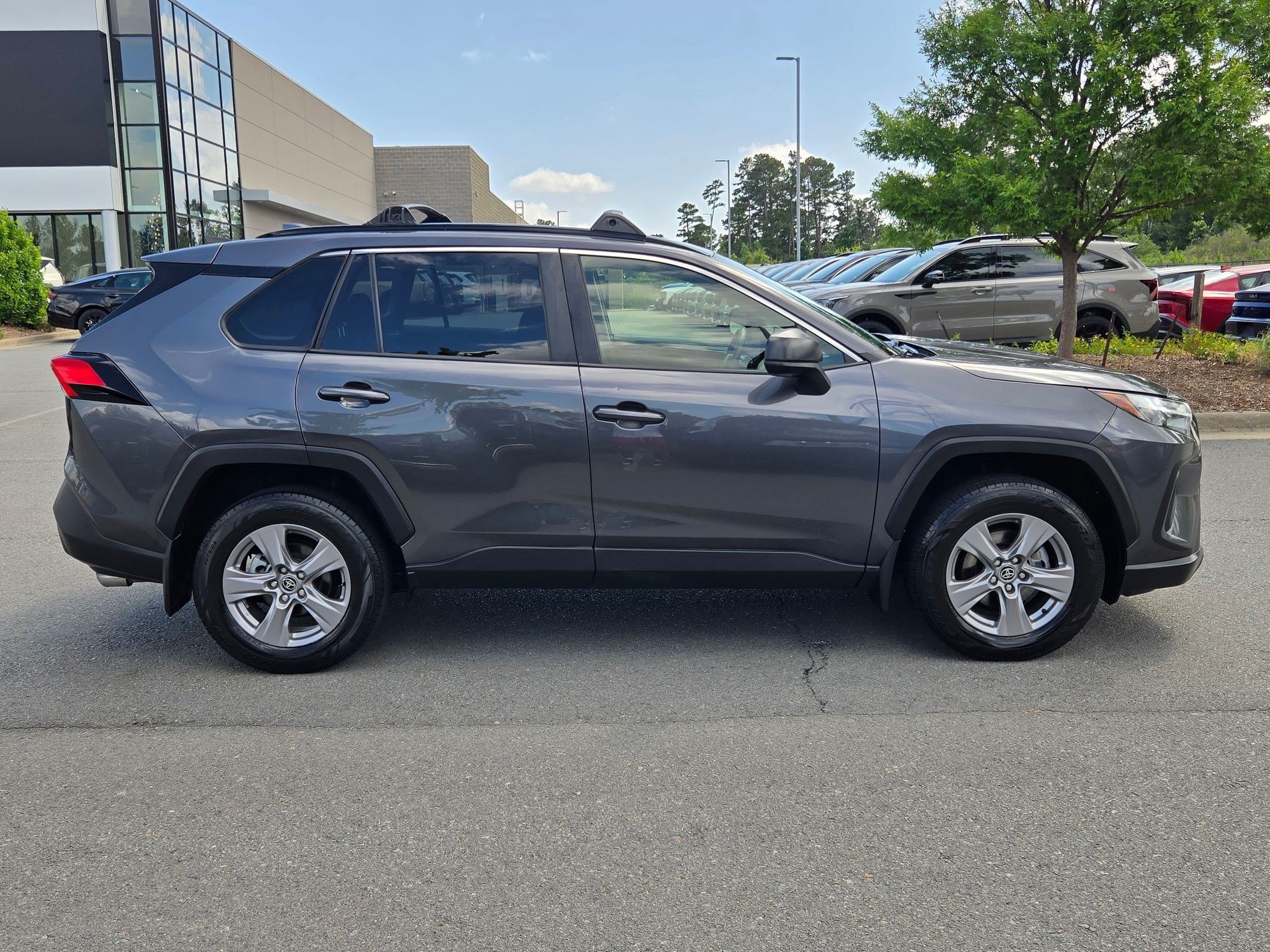 Used 2024 Toyota RAV4 LE AWD/4WD image 8