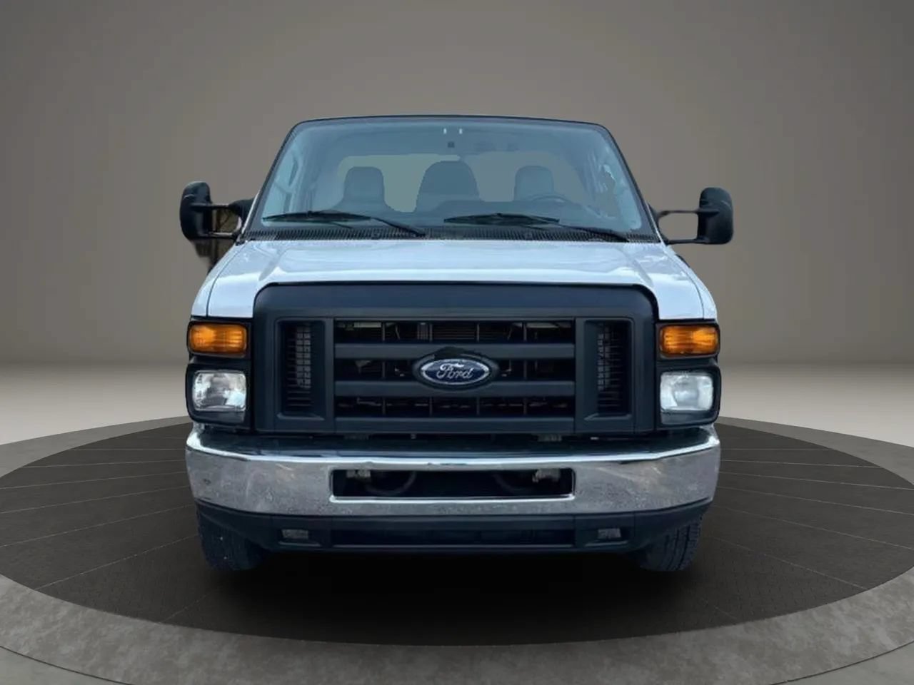 Used 2015 Ford E-350 and Econoline 350 Super Duty RWD image 2