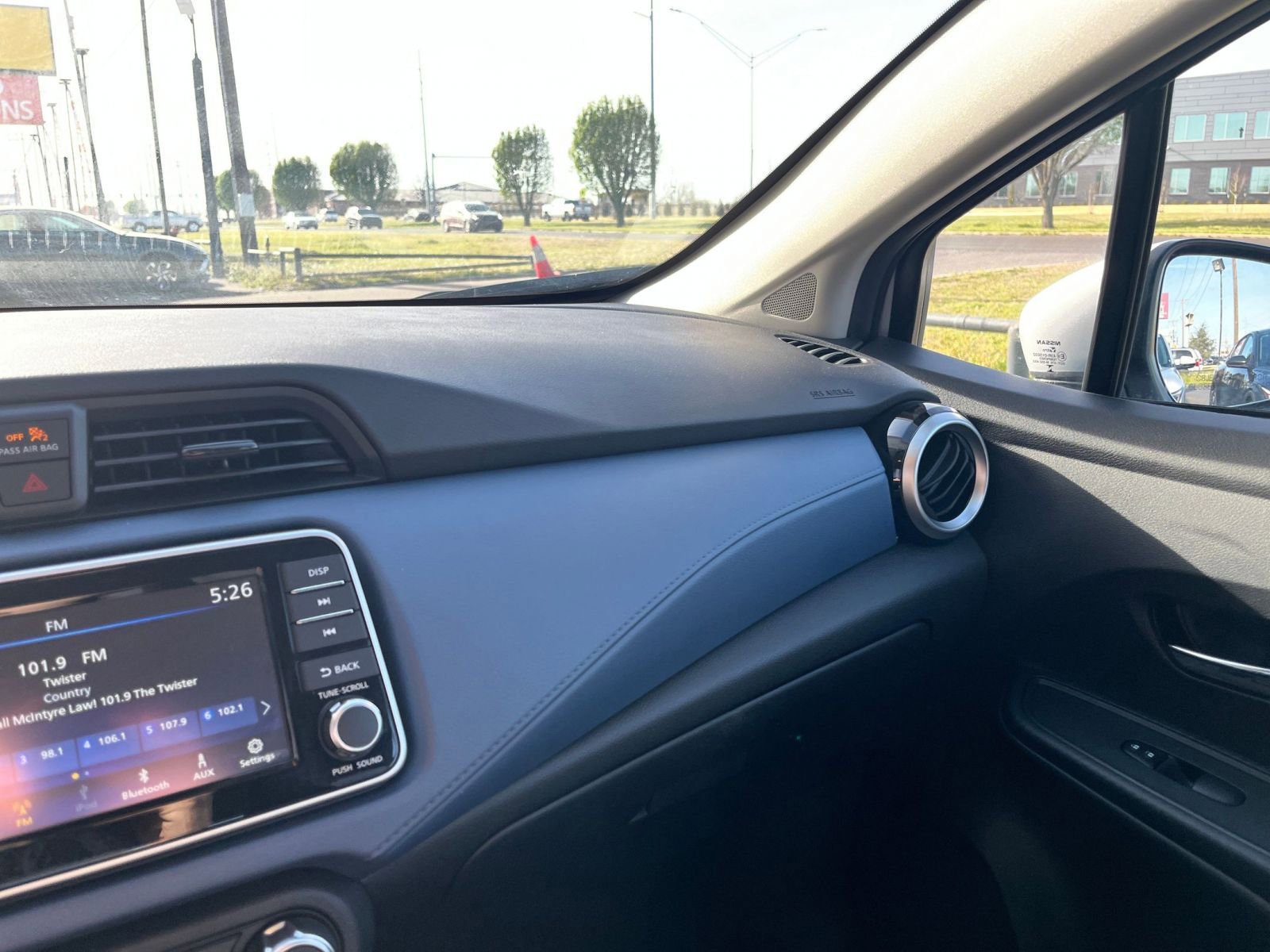 Used 2025 Nissan Versa SV image 33