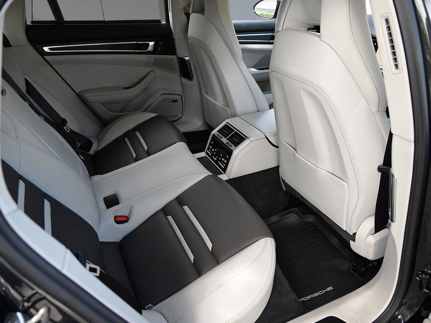 Used 2023 Porsche Panamera GTS image 30