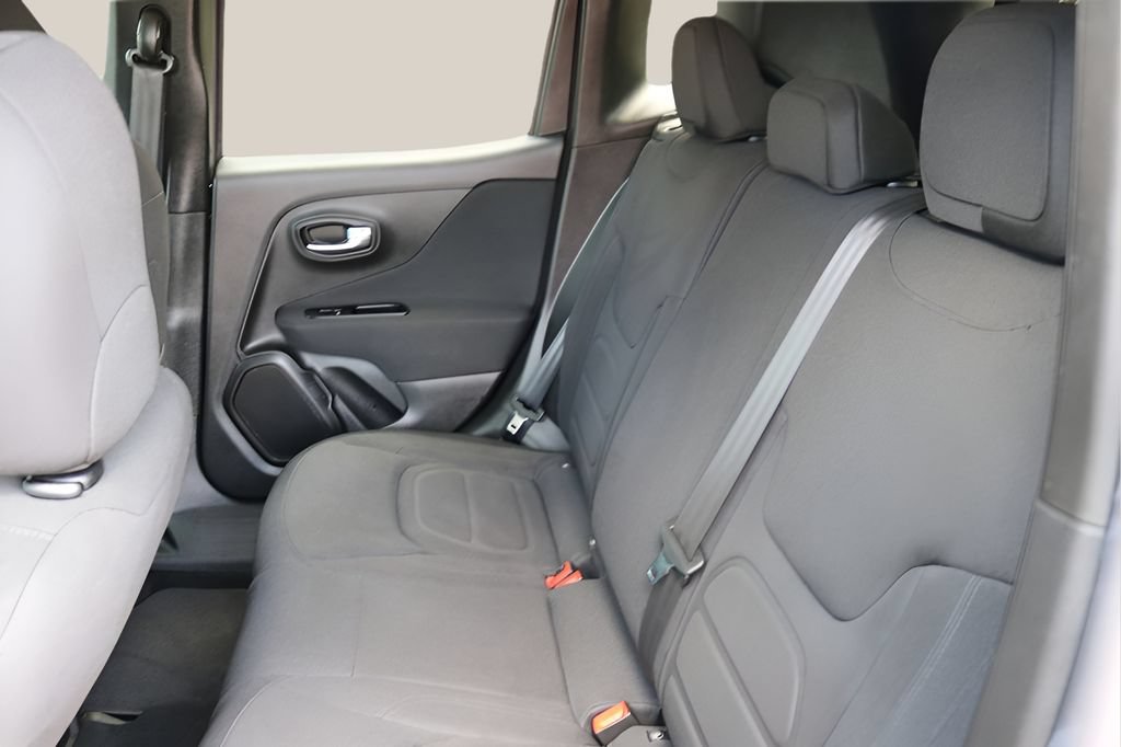 Used 2021 Jeep Renegade Latitude FWD image 14