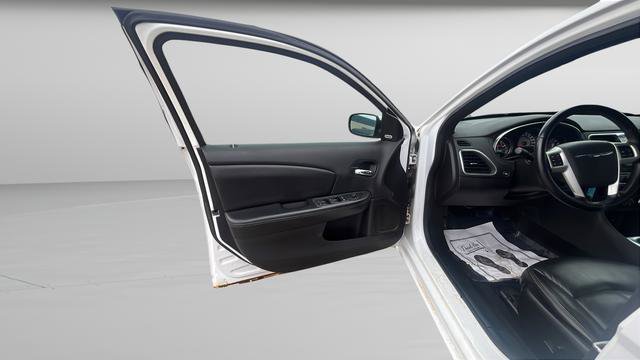 Used 2014 Chrysler 200 Limited image 10