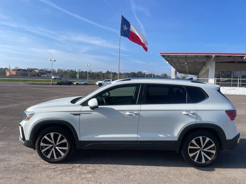 Used 2024 Volkswagen Taos SE image 4