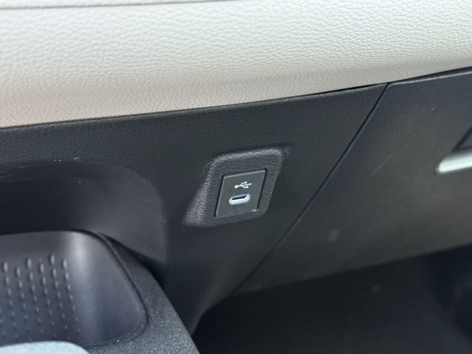 Used 2026 Toyota Corolla LE w/ Carpet Mat Package (TMS) FWD image 27