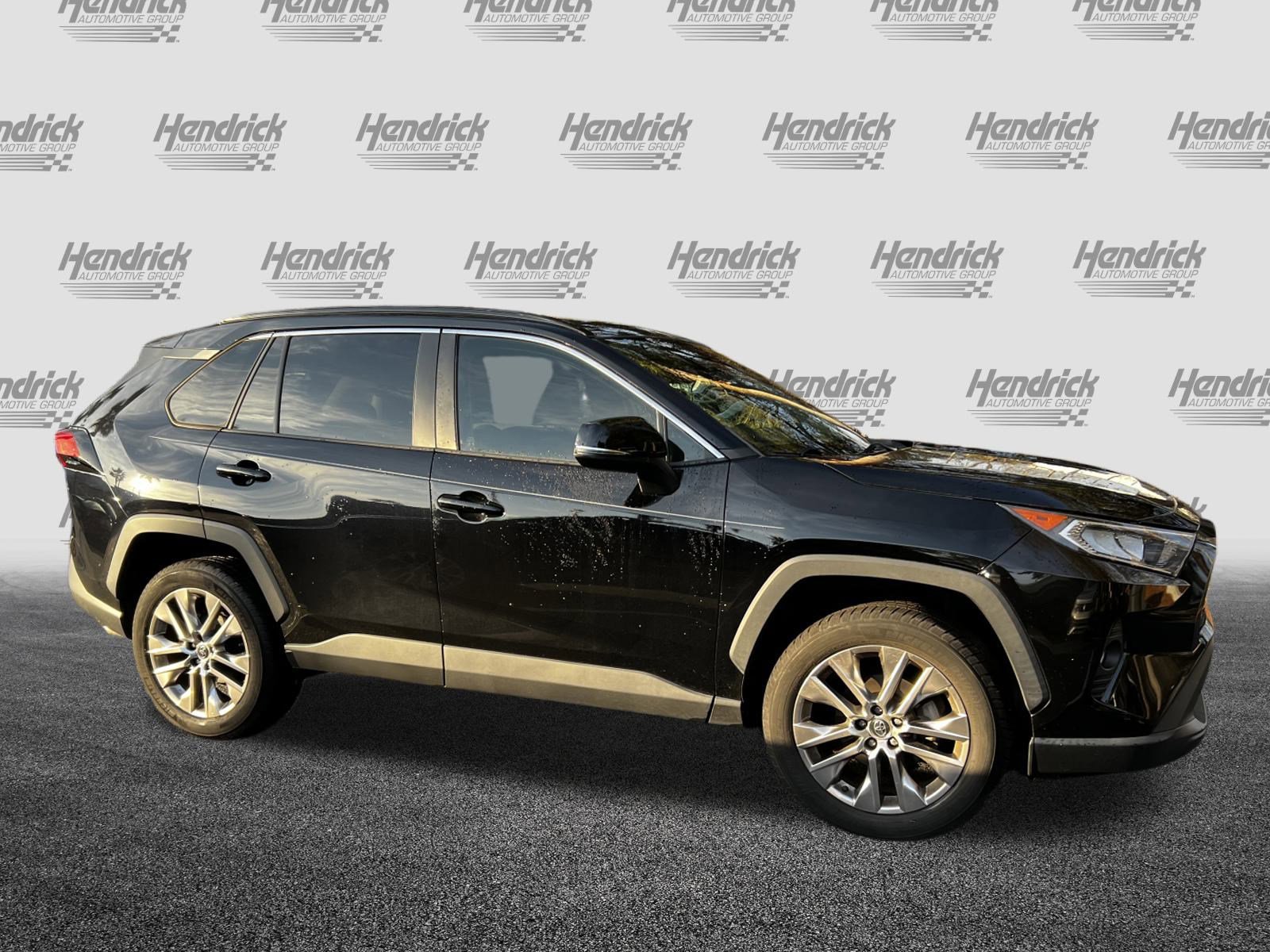 Used 2020 Toyota RAV4 XLE Premium image 10