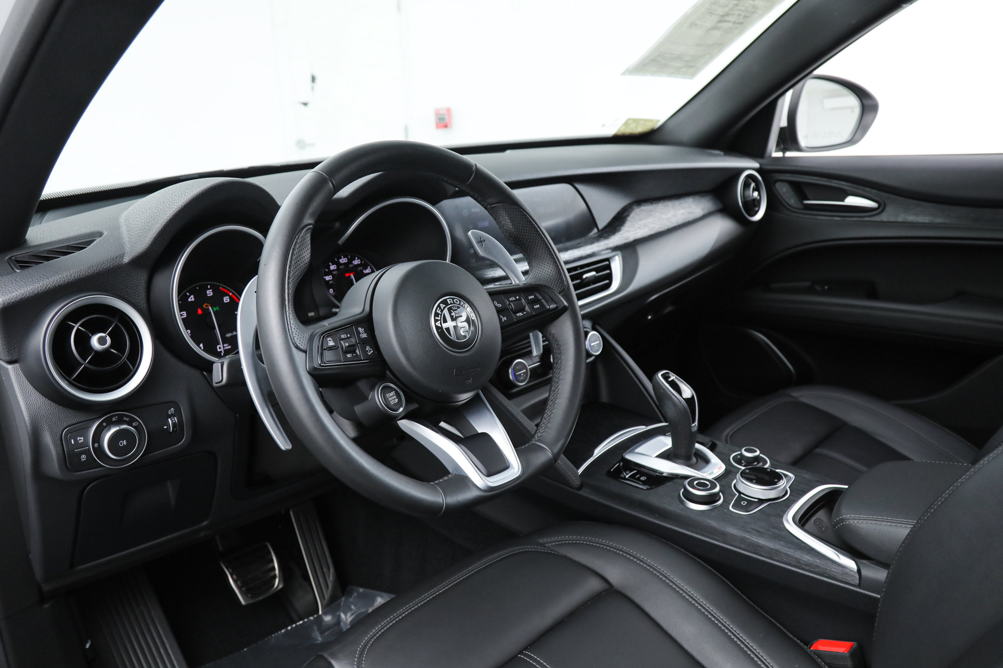 Used 2023 Alfa Romeo Stelvio Sprint AWD/4WD image 15