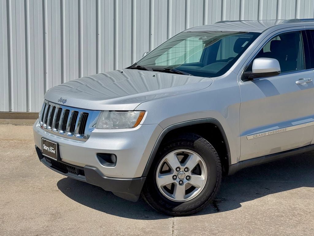 Used 2012 Jeep Grand Cherokee Laredo w/ Laredo E Group AWD/4WD image 2