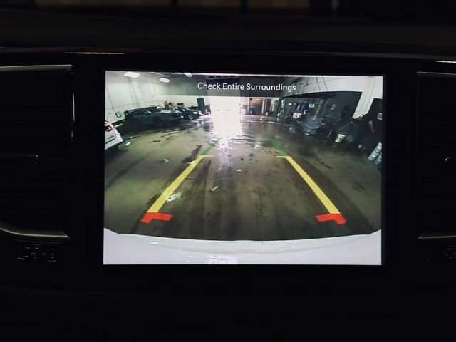Used 2024 Chrysler Pacifica Touring-L image 39