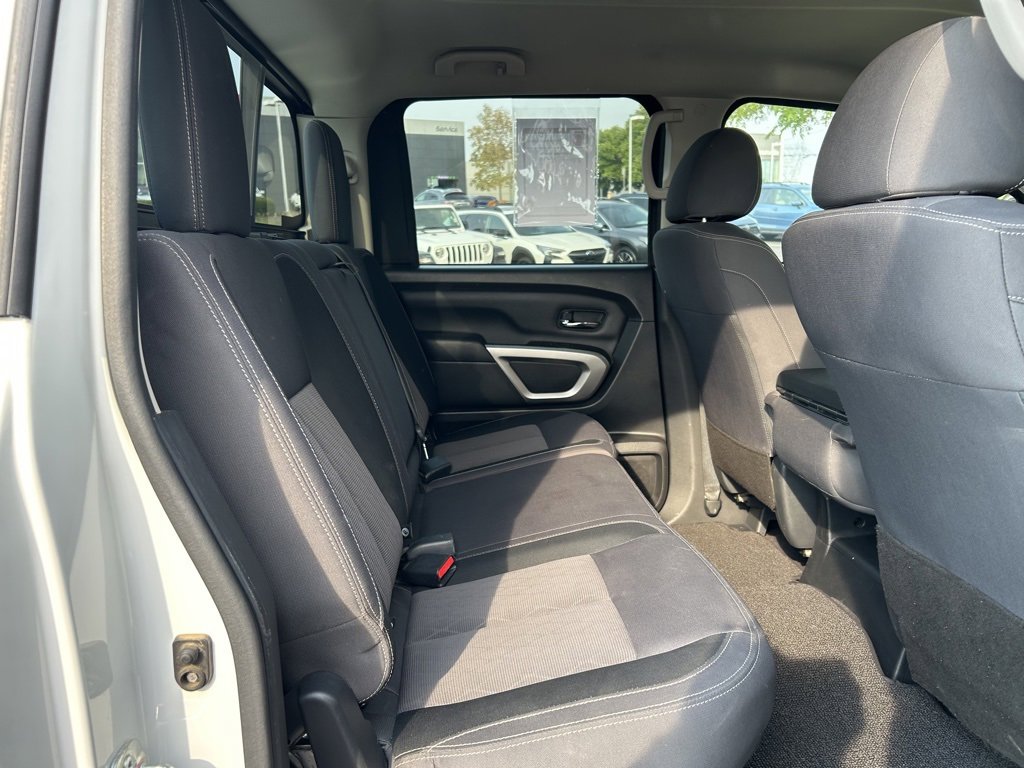 Used 2023 Nissan Titan SV image 5