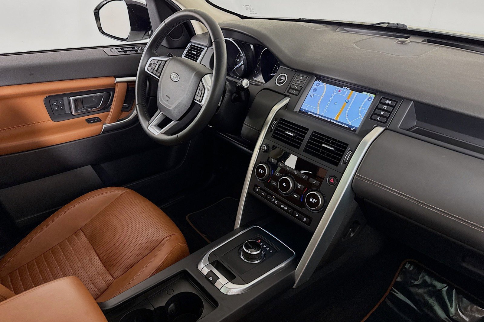 Used 2017 Land Rover Discovery Sport HSE Luxury image 16