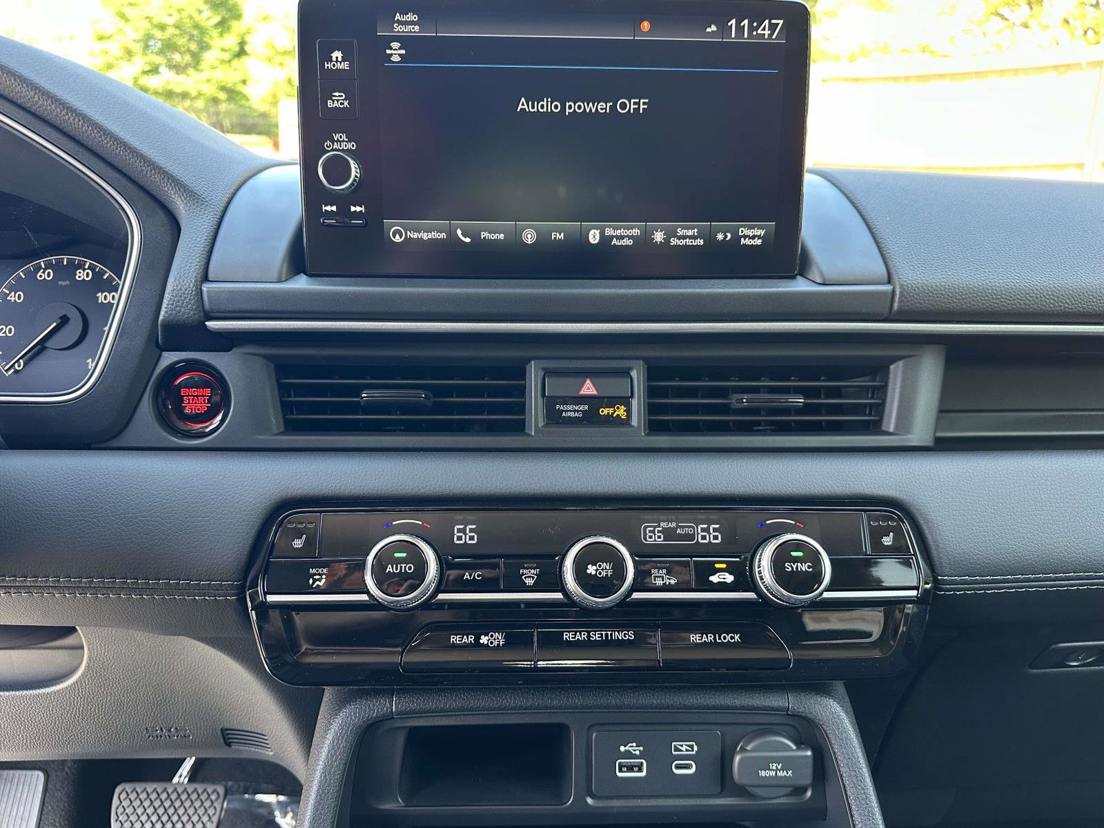 New 2025 Honda Pilot Touring image 4