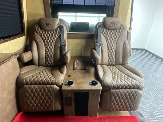 Used 2021 Mercedes-Benz Sprinter 2500 image 7