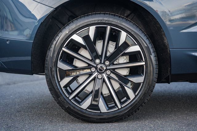 New 2026 Volvo XC60 T8 Ultra w/ Protection Package Premier image 17
