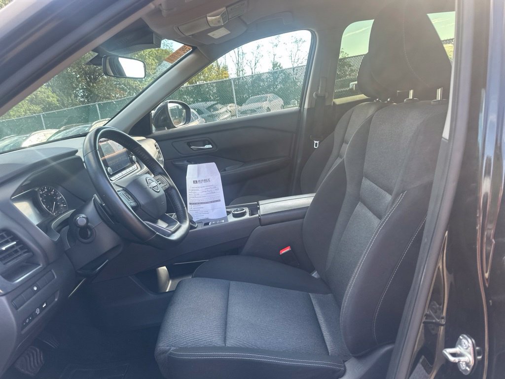 Used 2025 Nissan Rogue SV AWD/4WD image 12