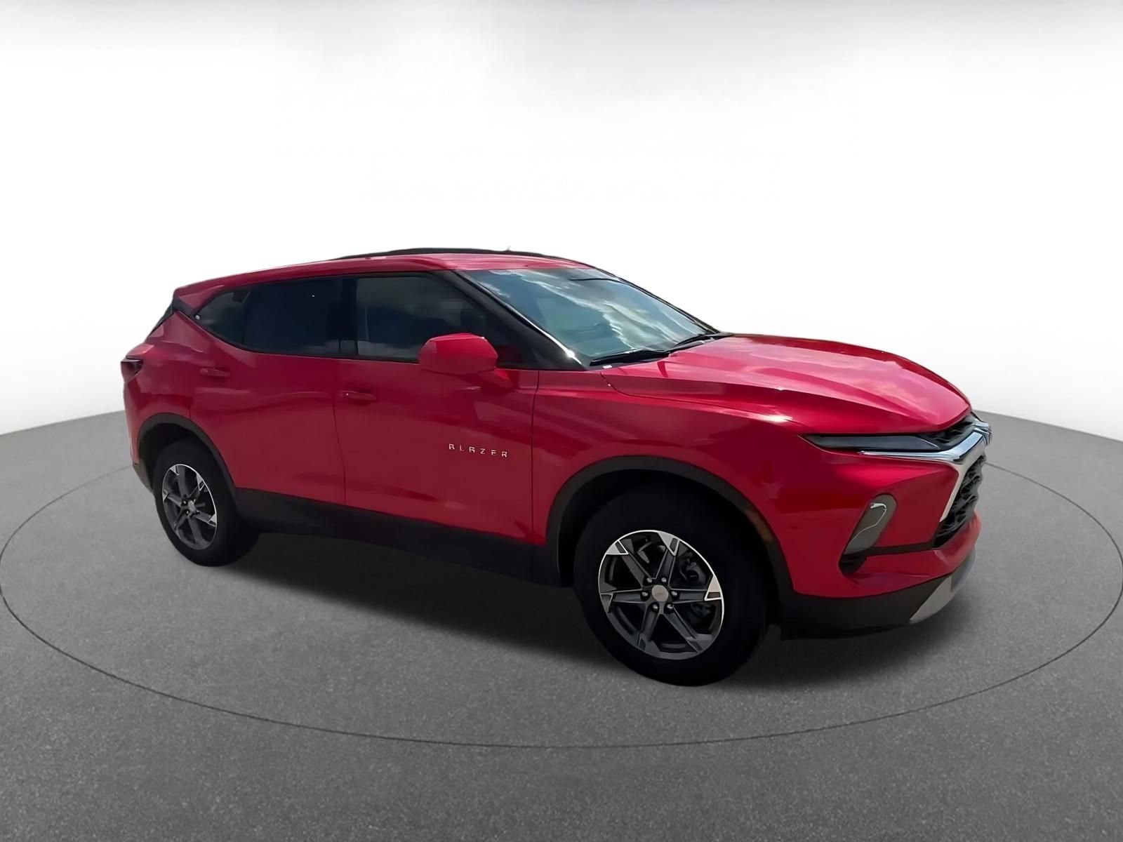 Used 2026 Chevrolet Blazer LT FWD image 2