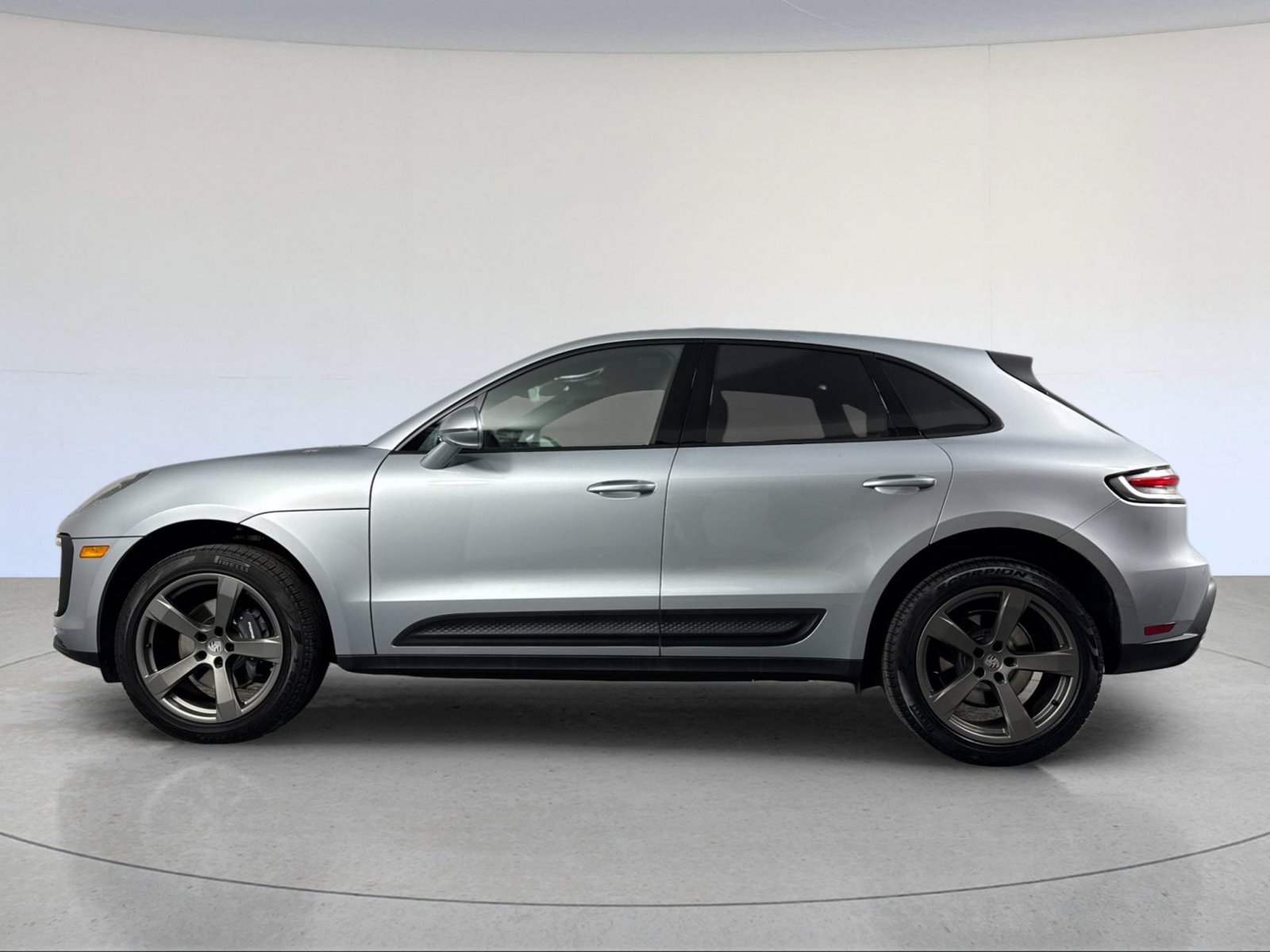 Certified 2026 Porsche Macan AWD/4WD image 2