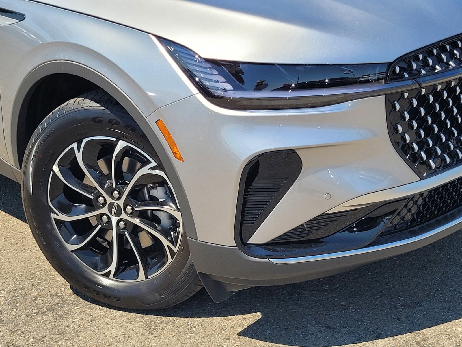 New 2025 Lincoln Nautilus Premier image 6