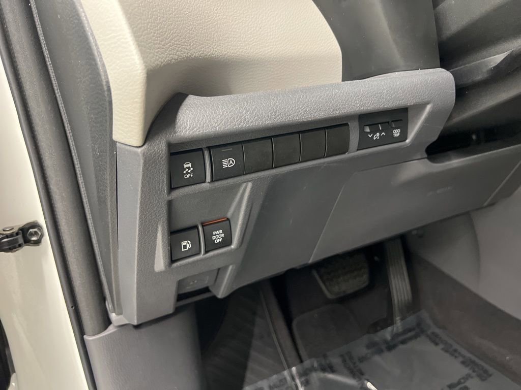 Used 2021 Toyota Sienna LE image 18