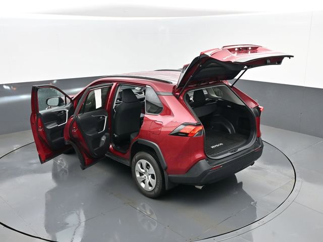 Used 2021 Toyota RAV4 LE AWD/4WD image 25