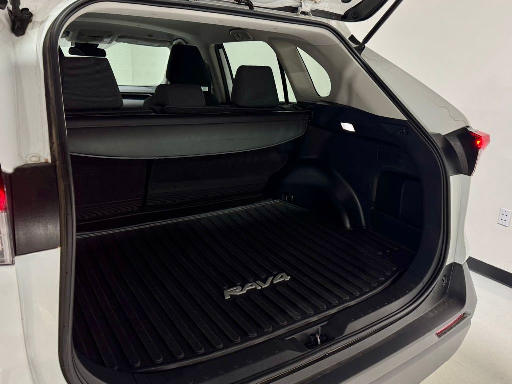 Used 2024 Toyota RAV4 LE image 9