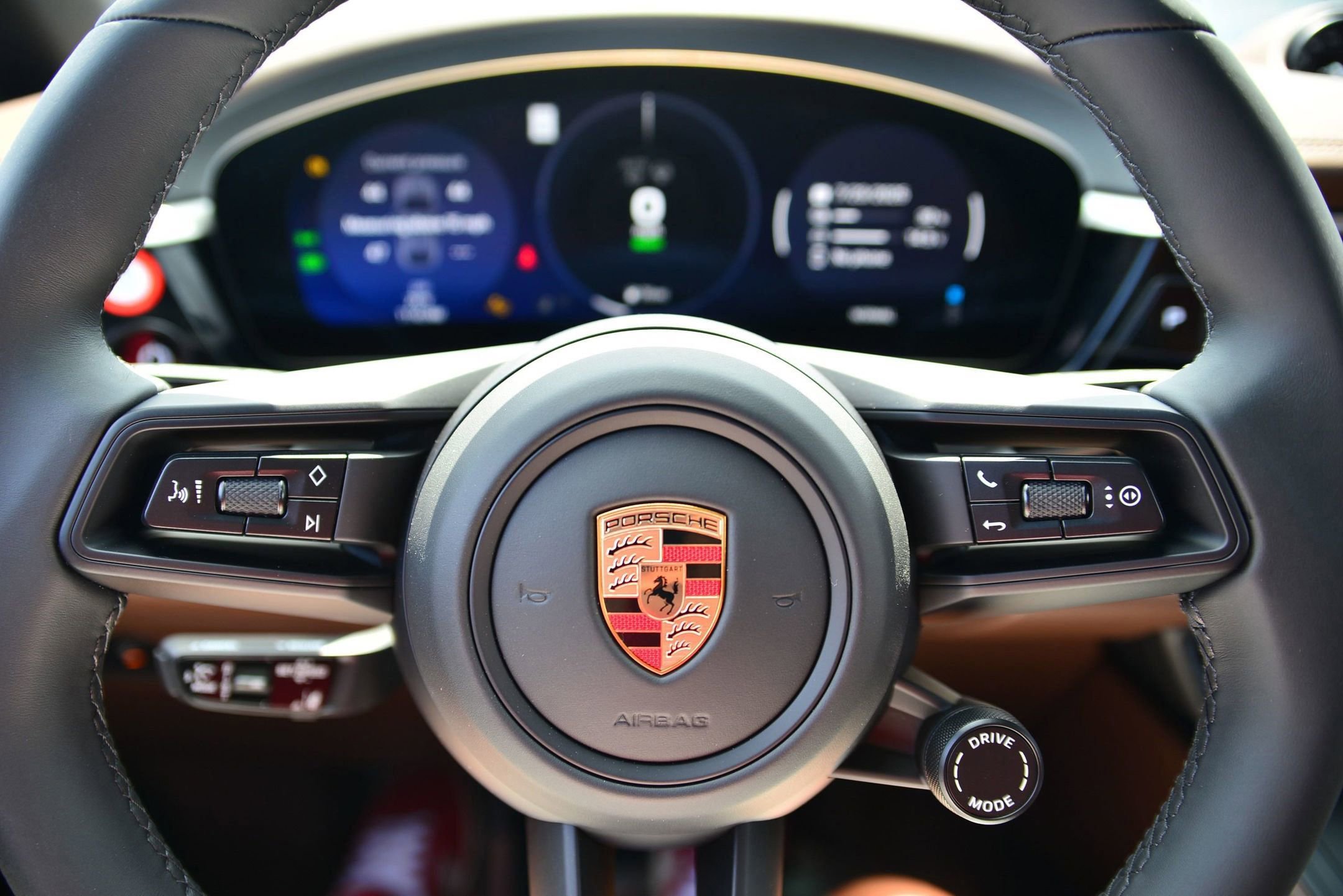 New 2025 Porsche Macan 4 Electric image 16