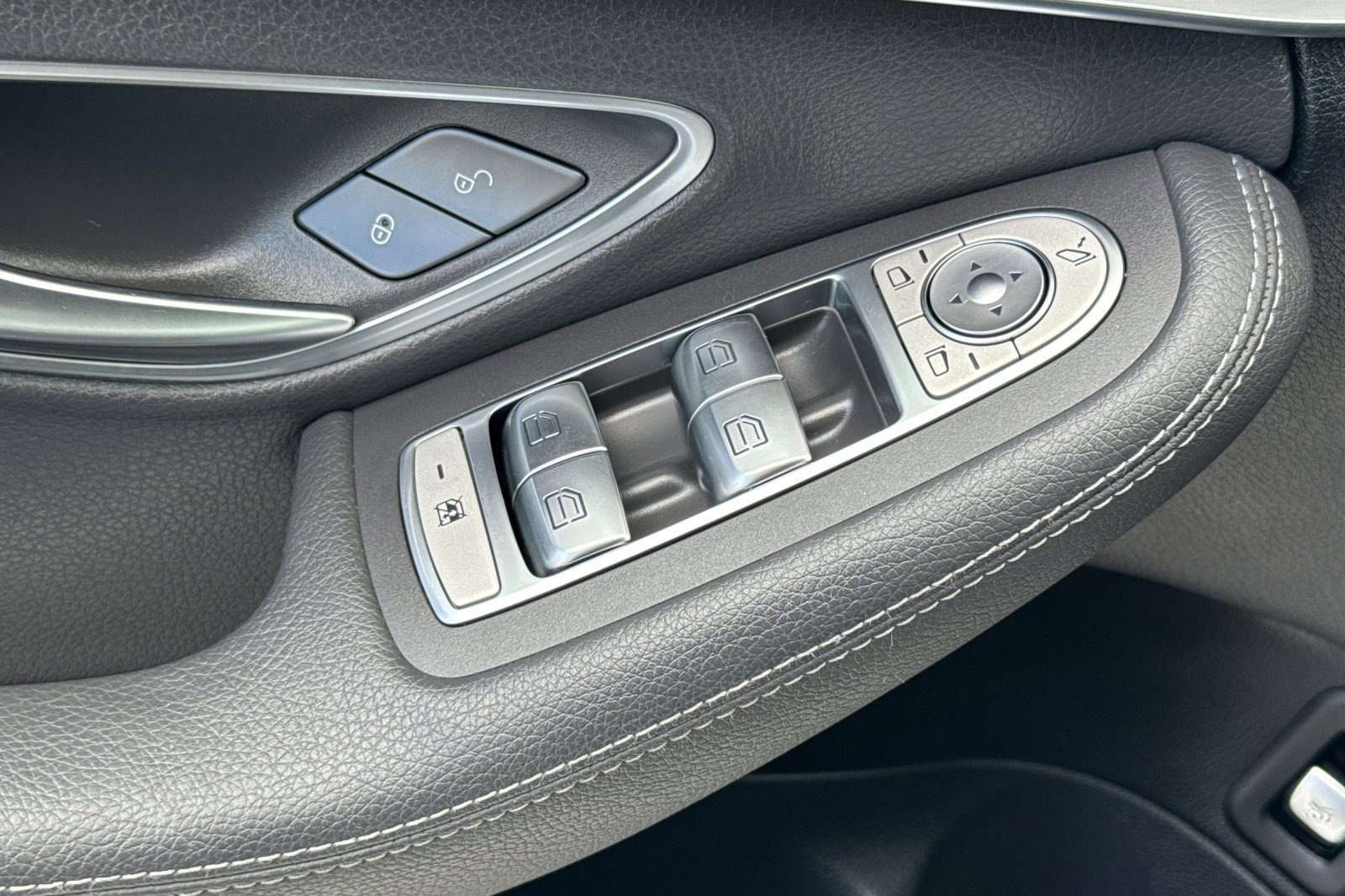 Used 2021 Mercedes-Benz C 300 Sedan image 12