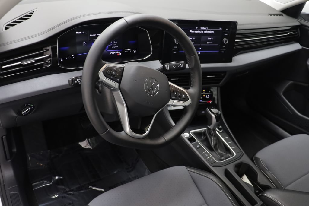 Used 2025 Volkswagen Jetta SE w/ Sunroof Package FWD image 6