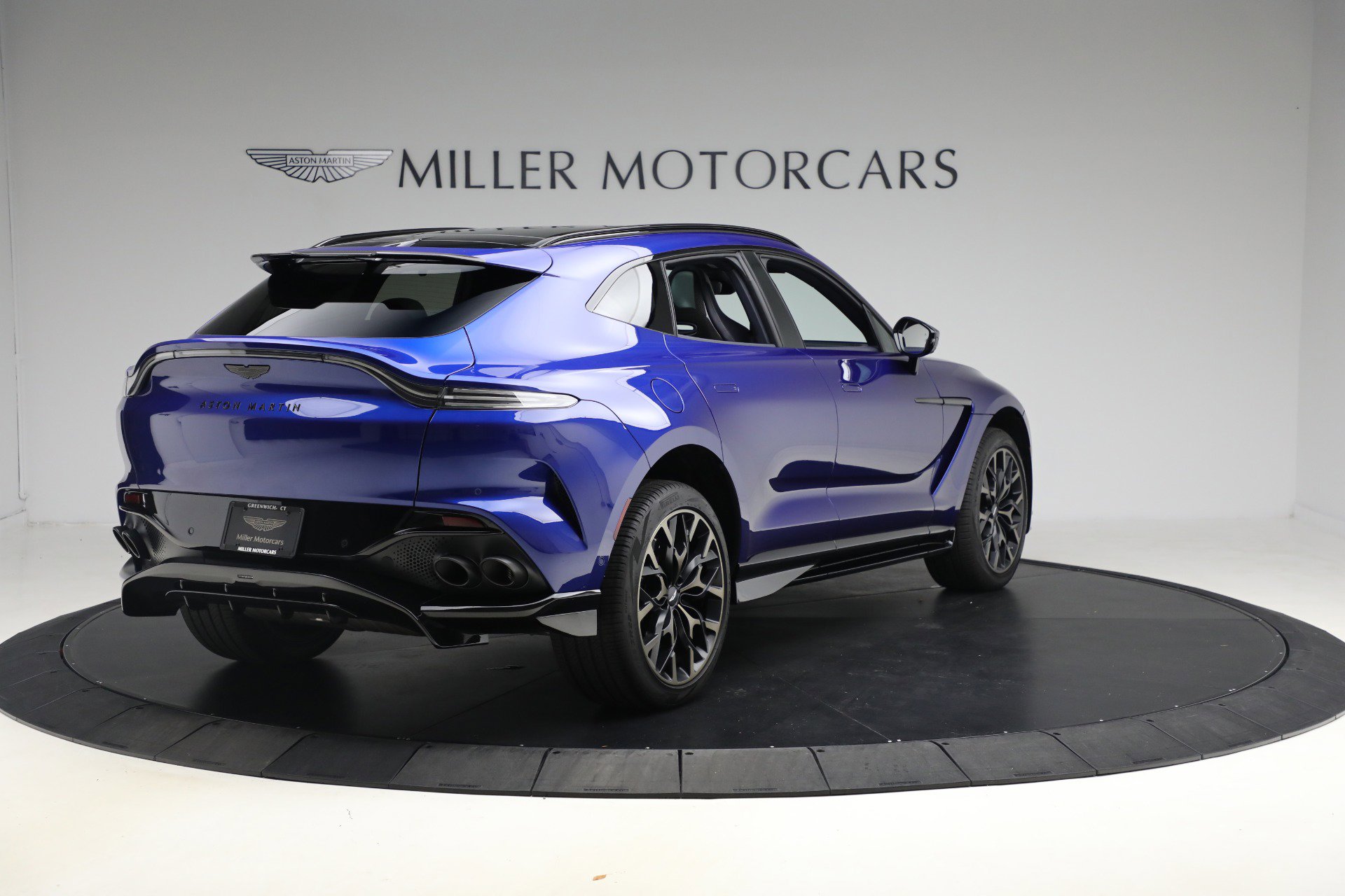 Used 2024 Aston Martin DBX 707 image 7