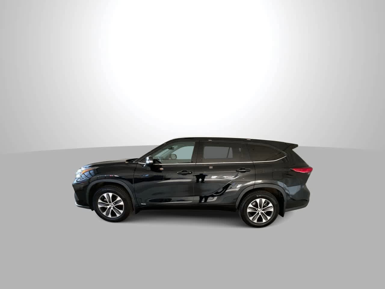 Used 2022 Toyota Highlander XLE AWD/4WD image 5
