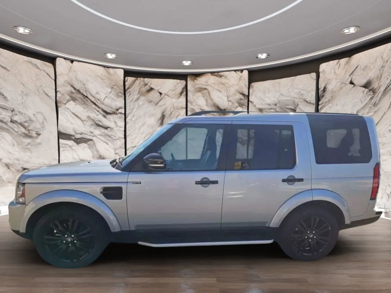 Used 2016 Land Rover LR4 HSE Silver Edition image 3