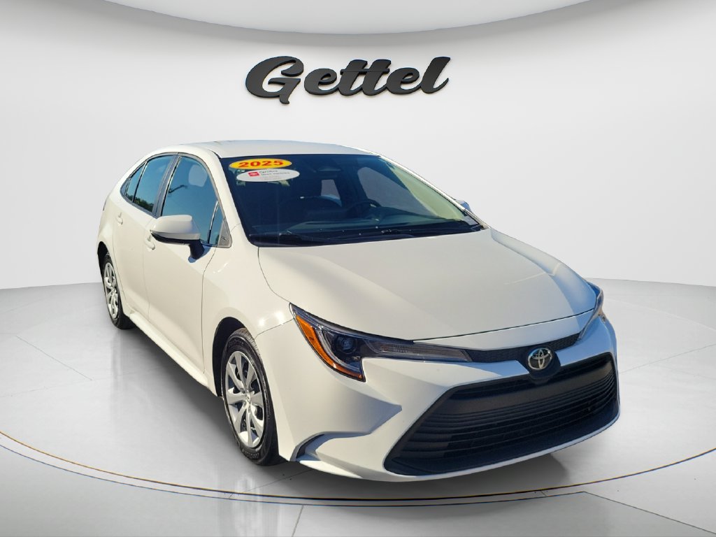 Used 2025 Toyota Corolla LE FWD image 3