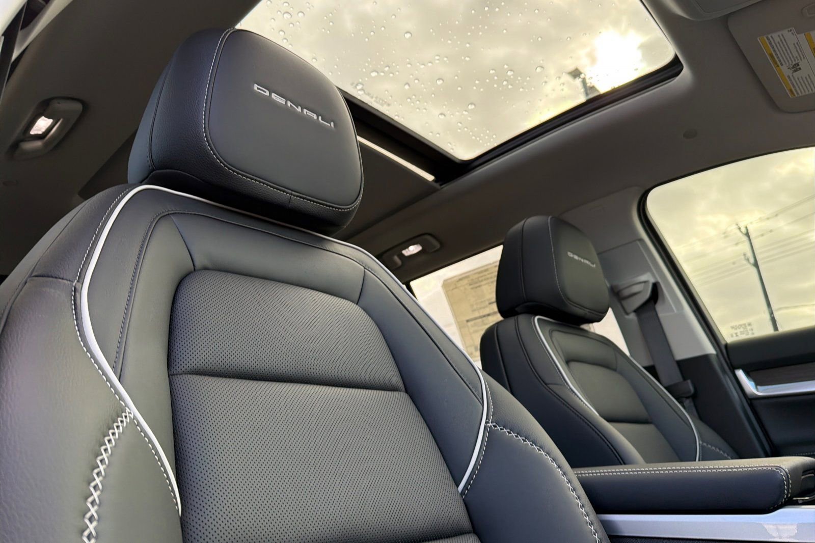 New 2026 GMC Terrain Denali w/ LPO, Black Badging Package image 18