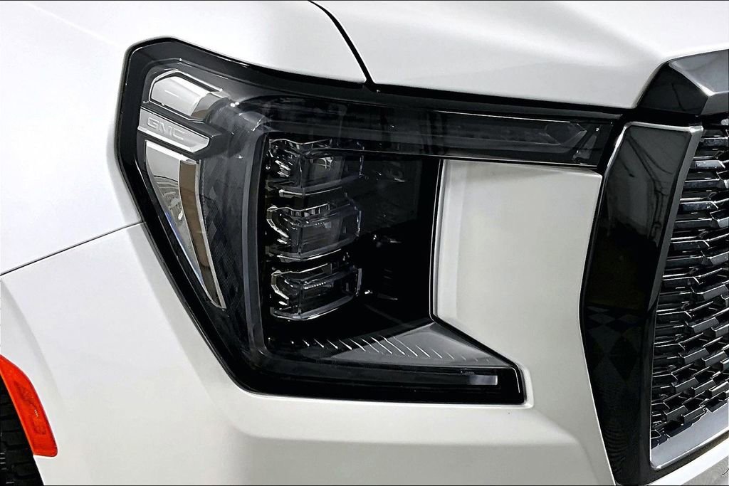 Certified 2024 GMC Yukon Denali Ultimate w/ LPO, Illumination Package AWD/4WD image 31