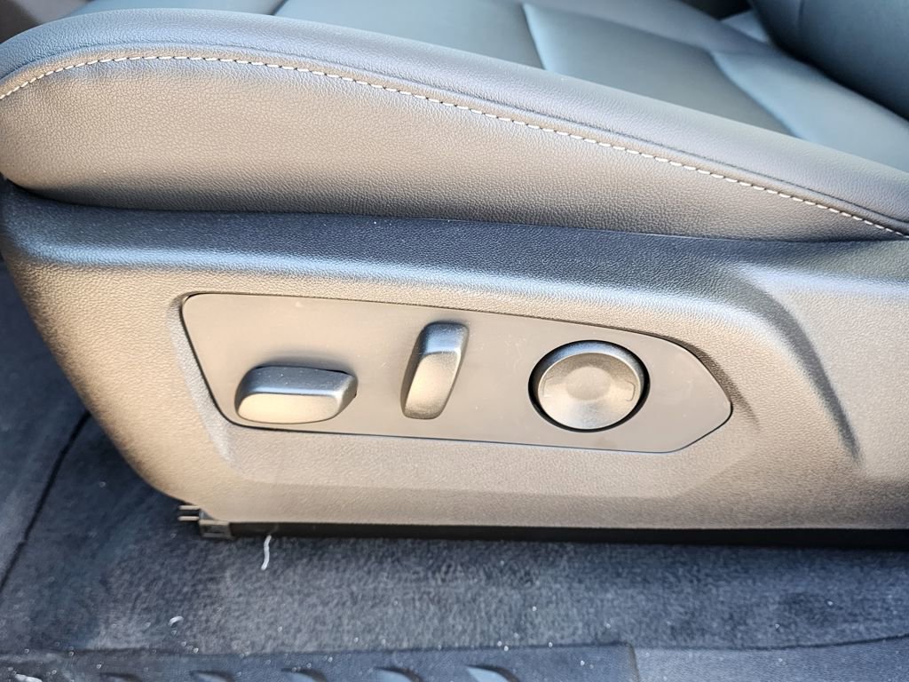 New 2026 GMC Canyon Elevation w/ Convenience Package image 16