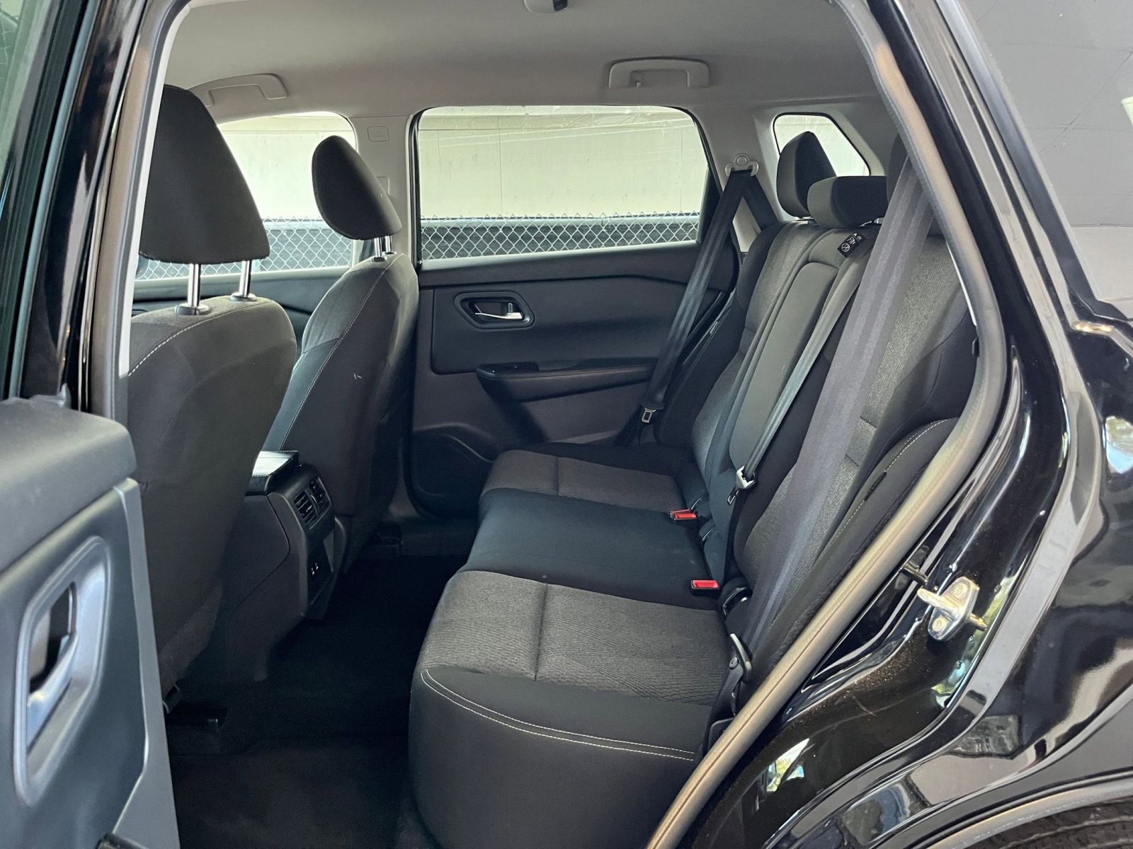 Used 2025 Nissan Rogue SV FWD image 27